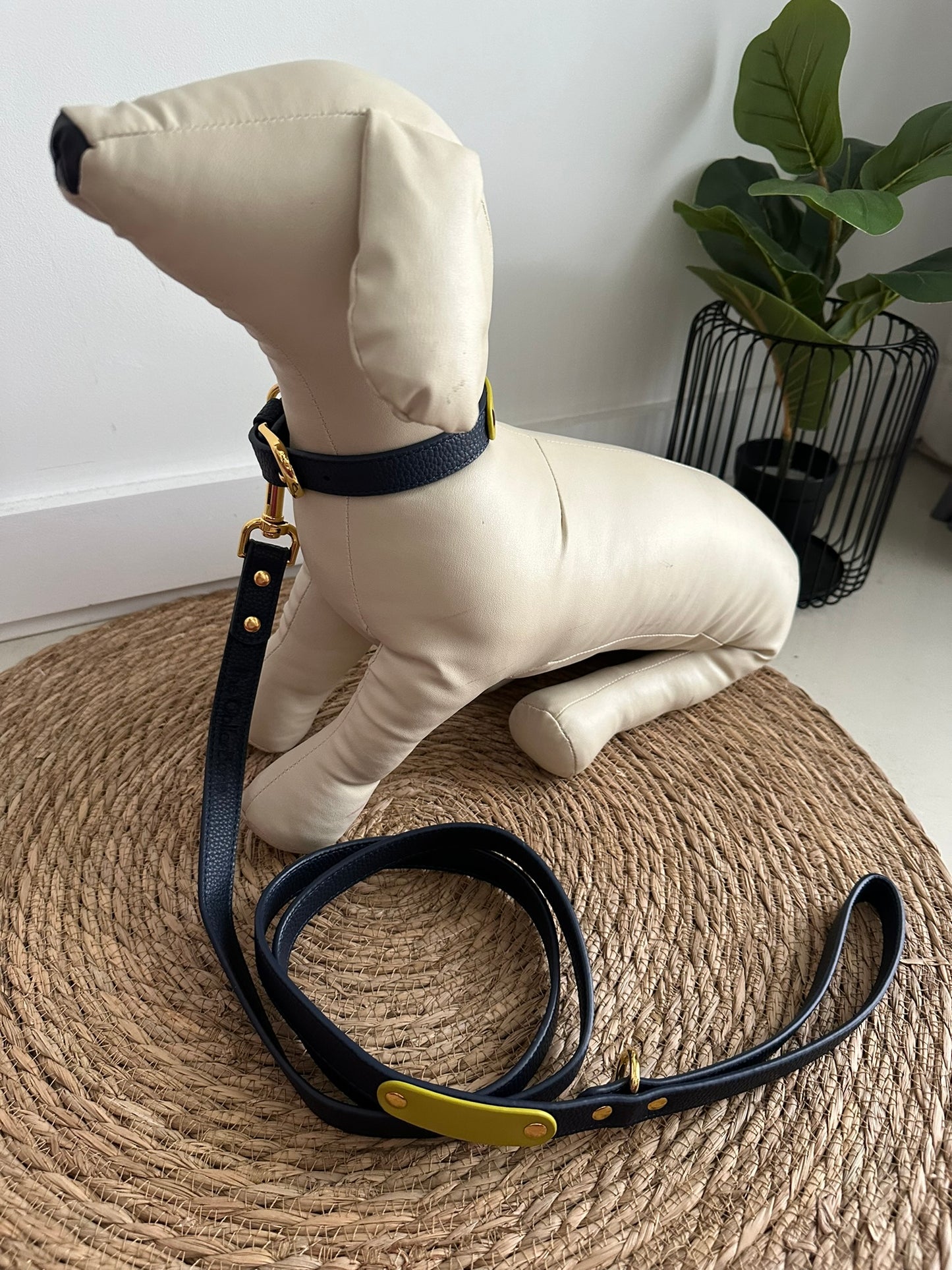 Zuri Faux Leather Cat/Dog Leash in Navy Blue