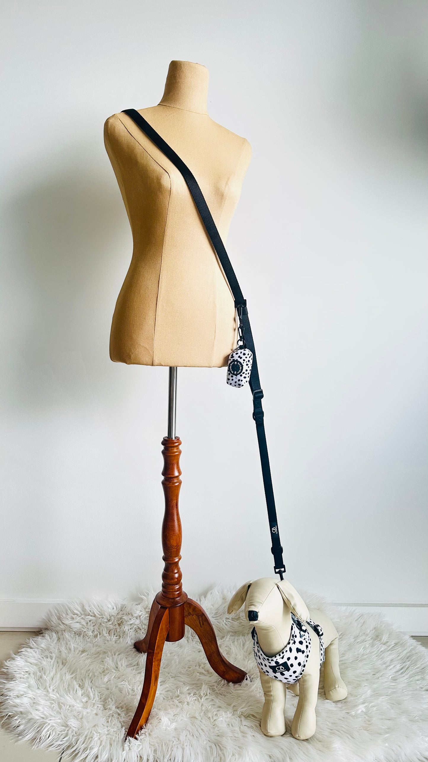 Halston Multiway Handsfree Leash in Black