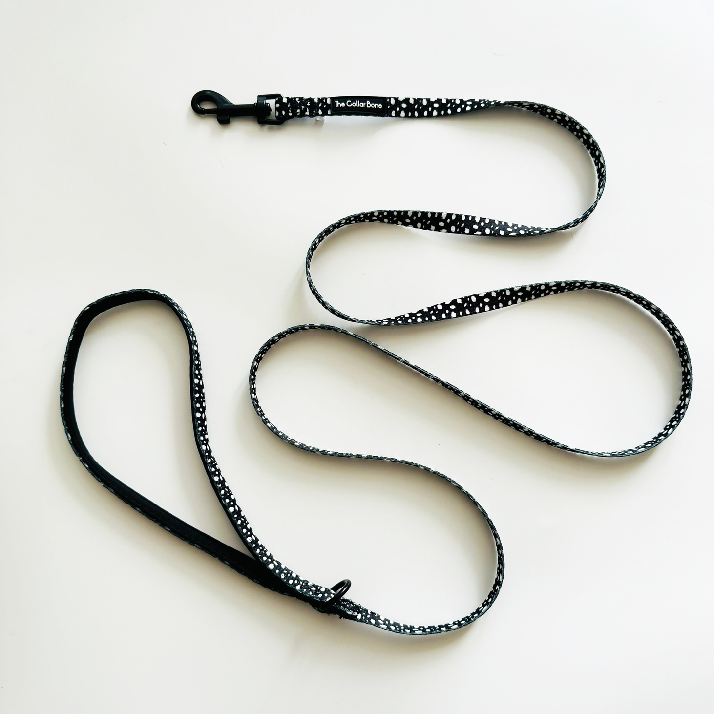 Teeny back-to-basic Leash in Spots